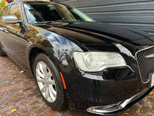 2019 Chrysler 300 Limited AWD photo