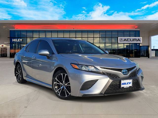 2020 Toyota Camry Hybrid SE FWD photo