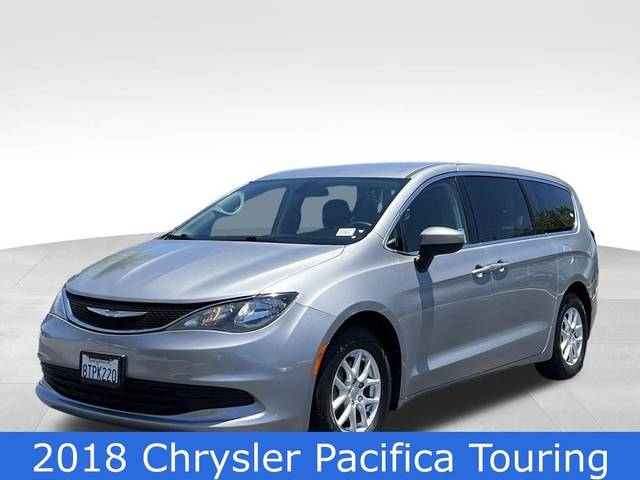 2018 Chrysler Pacifica Minivan Touring FWD photo