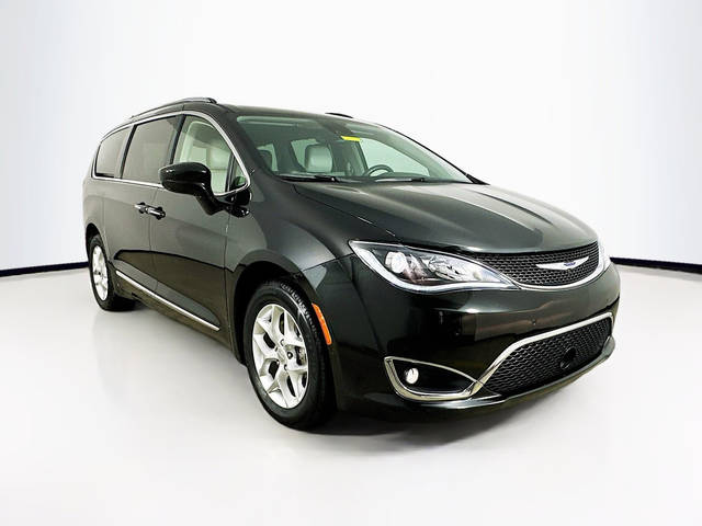 2020 Chrysler Pacifica Minivan Touring L Plus FWD photo