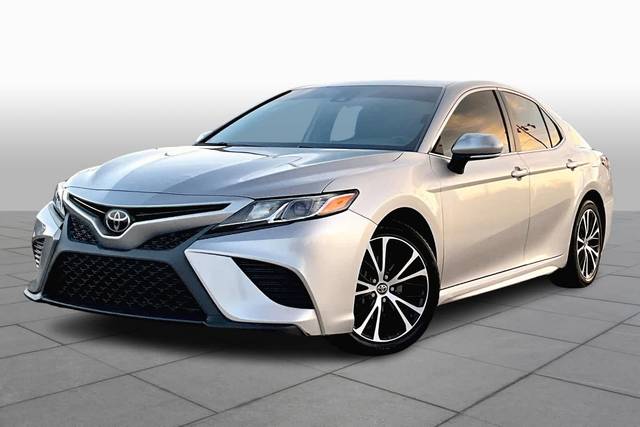 2020 Toyota Camry SE FWD photo