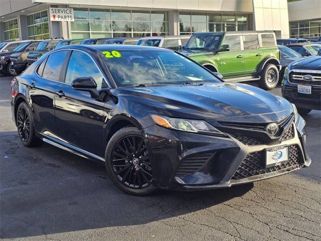 2020 Toyota Camry SE FWD photo