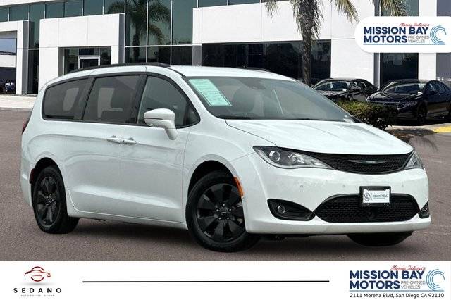 2020 Chrysler Pacifica Minivan Hybrid Limited FWD photo