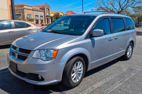 2018 Dodge Grand Caravan SXT FWD photo