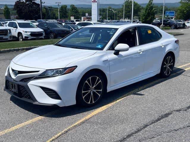2020 Toyota Camry Hybrid SE FWD photo