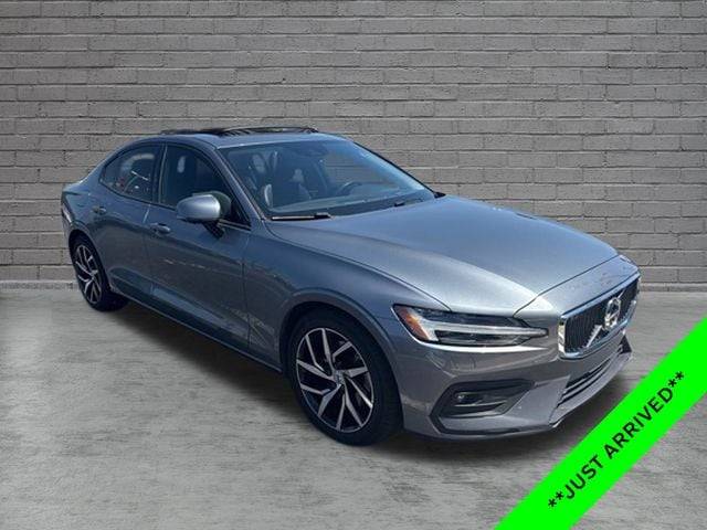 2020 Volvo S60 Momentum FWD photo