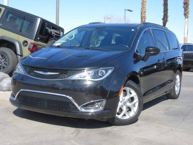 2020 Chrysler Pacifica Minivan Touring FWD photo