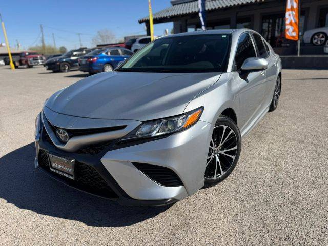 2020 Toyota Camry SE FWD photo