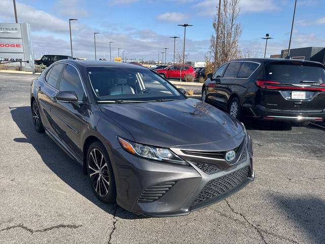 2020 Toyota Camry Hybrid SE FWD photo