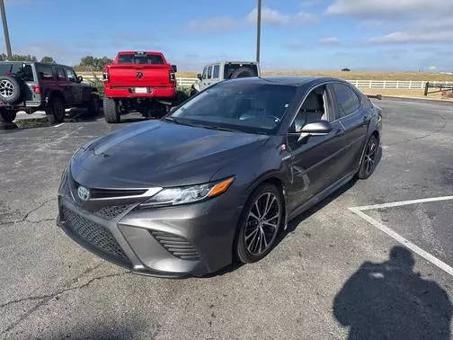 2020 Toyota Camry Hybrid SE FWD photo