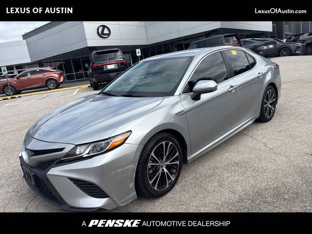 2020 Toyota Camry Hybrid SE FWD photo