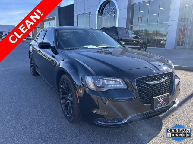 2020 Chrysler 300 Touring RWD photo