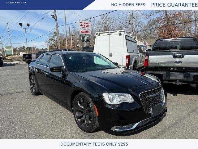 2019 Chrysler 300 Limited RWD photo