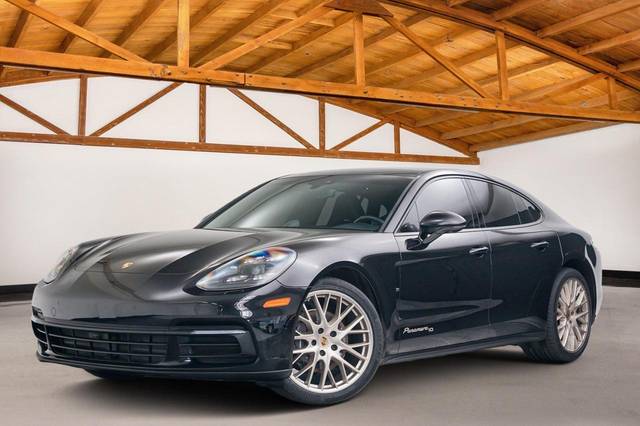 2020 Porsche Panamera 10 Years Edition RWD photo