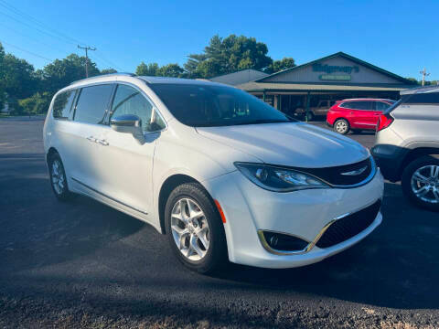 2020 Chrysler Pacifica Minivan Limited FWD photo