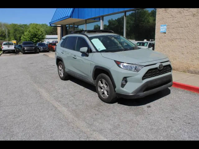 2020 Toyota RAV4 XLE FWD photo