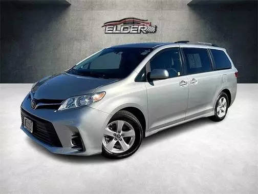 2019 Toyota Sienna LE FWD photo