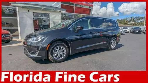 2020 Chrysler Pacifica Minivan Touring FWD photo