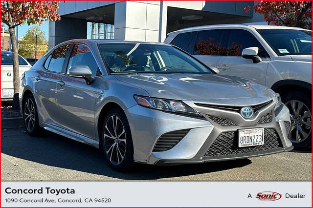 2020 Toyota Camry Hybrid SE FWD photo