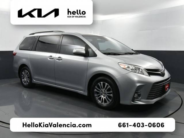 2019 Toyota Sienna XLE FWD photo