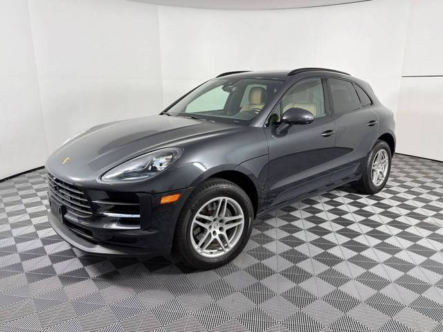 2020 Porsche Macan  AWD photo