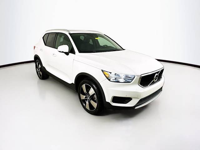 2020 Volvo XC40 Momentum AWD photo