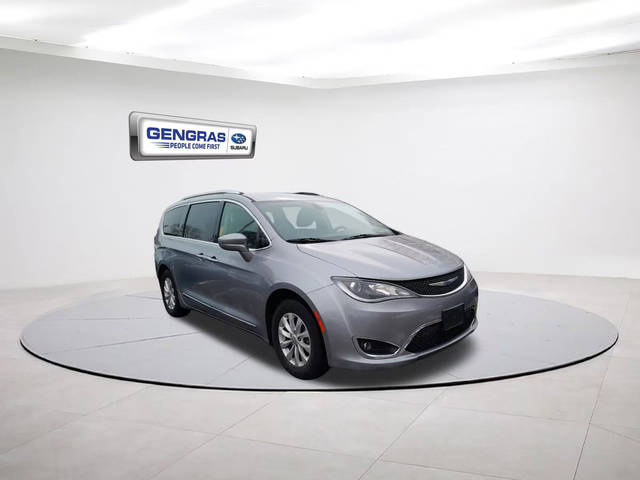 2019 Chrysler Pacifica Minivan Touring L FWD photo