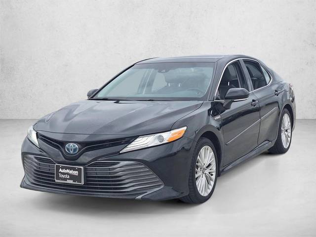 2020 Toyota Camry Hybrid XLE FWD photo