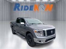 2019 Nissan Titan SL 4WD photo