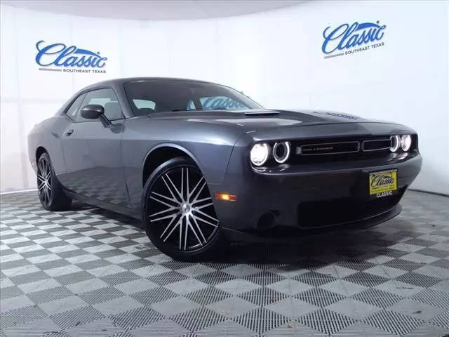 2019 Dodge Challenger SXT RWD photo