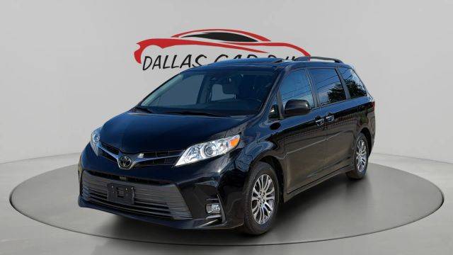 2020 Toyota Sienna XLE FWD photo
