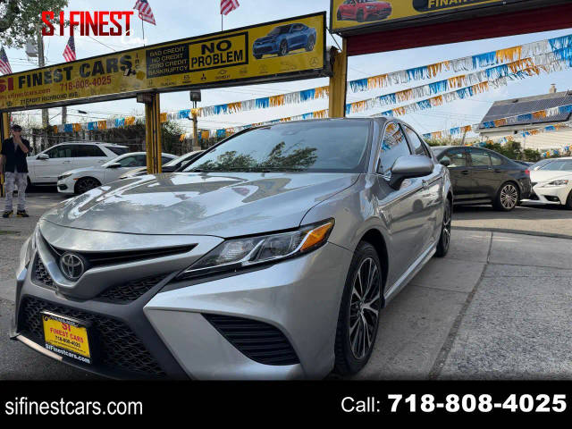 2020 Toyota Camry SE FWD photo