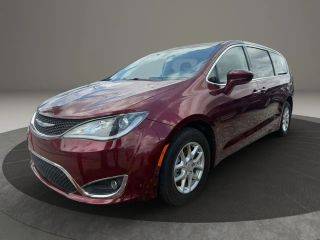 2020 Chrysler Pacifica Minivan Touring FWD photo