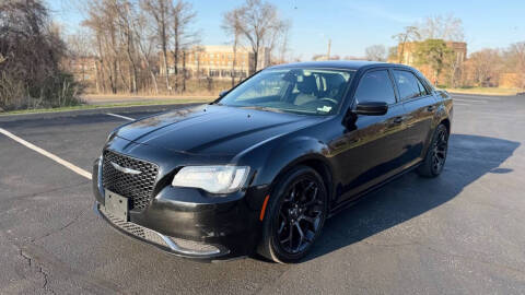 2020 Chrysler 300 Touring RWD photo