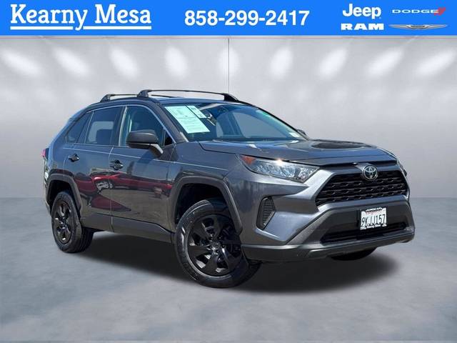 2020 Toyota RAV4 LE FWD photo