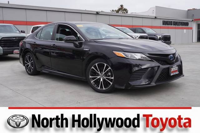 2020 Toyota Camry Hybrid SE FWD photo