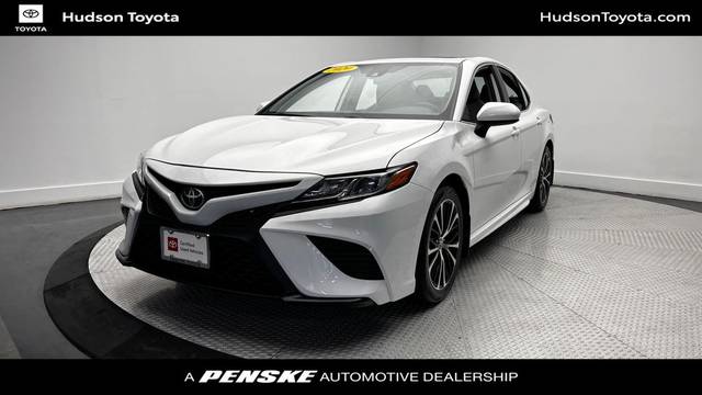 2020 Toyota Camry SE FWD photo