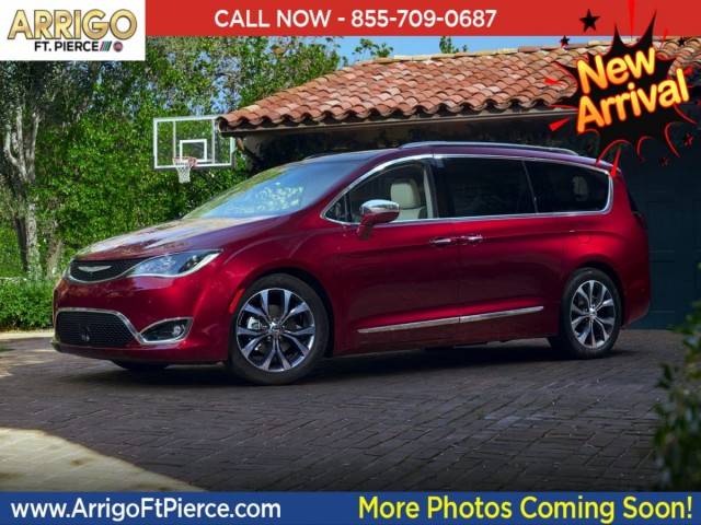 2020 Chrysler Pacifica Minivan Limited FWD photo