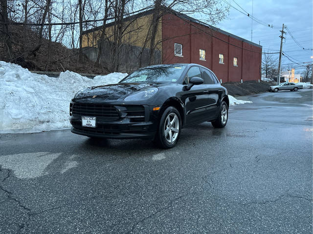 2020 Porsche Macan  AWD photo