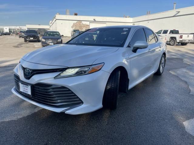 2020 Toyota Camry Hybrid XLE FWD photo