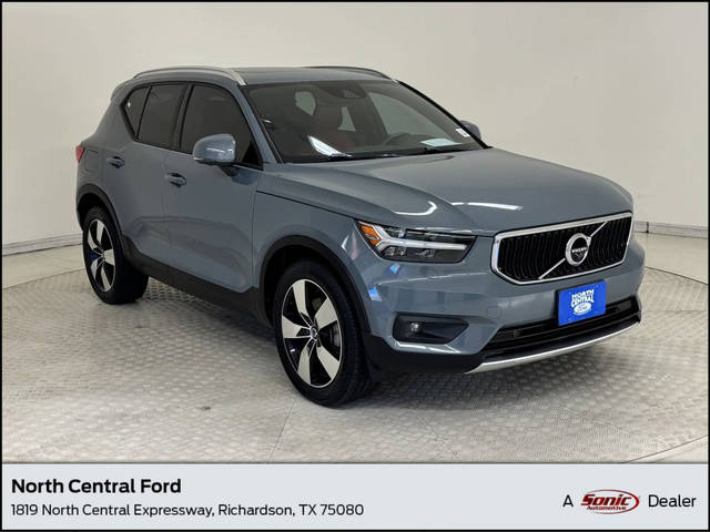 2020 Volvo XC40 Momentum FWD photo