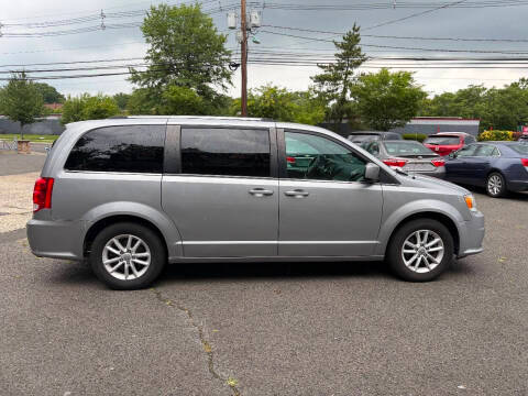 2019 Dodge Grand Caravan SXT FWD photo