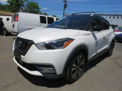 2020 Nissan Kicks SR FWD photo