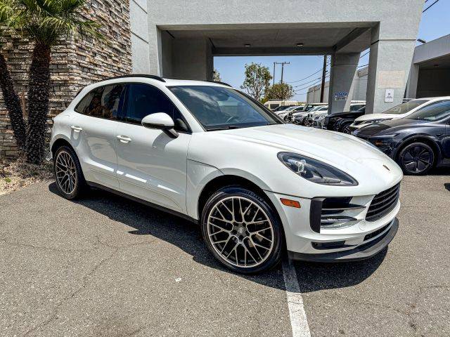 2020 Porsche Macan AWD photo