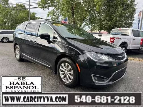 2018 Chrysler Pacifica Minivan Touring L FWD photo