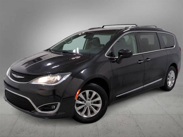 2019 Chrysler Pacifica Minivan Touring L FWD photo