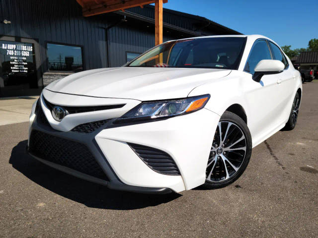 2020 Toyota Camry SE FWD photo