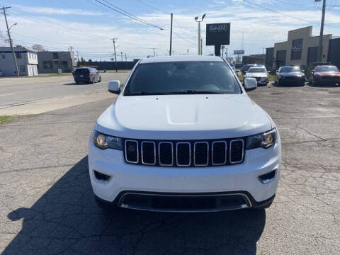 2020 Jeep Grand Cherokee Laredo E 4WD photo