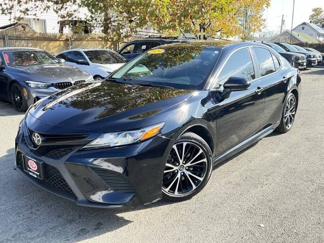 2020 Toyota Camry SE FWD photo