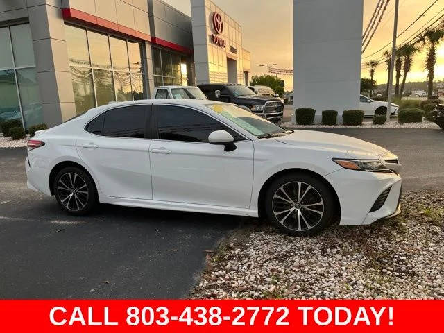 2020 Toyota Camry SE FWD photo